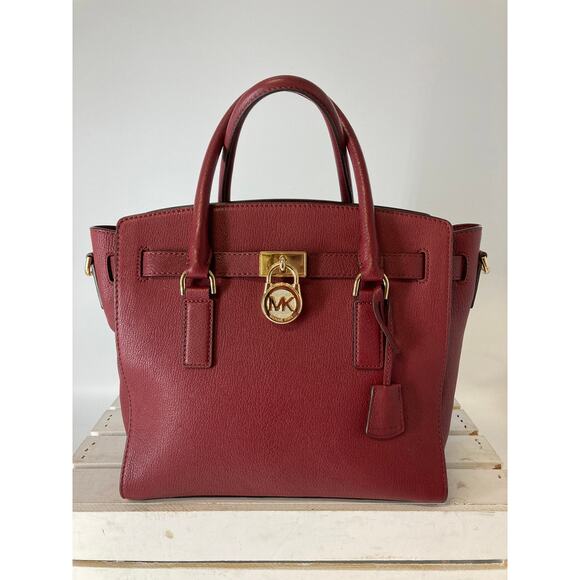 MICHAEL KORS, LARGE WINE LEATHER HANDBAG WITH LOCK CHARM. - Picture 1 of 16